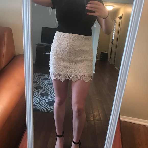 White Lace Mini Skirt - Picture 1 of 4